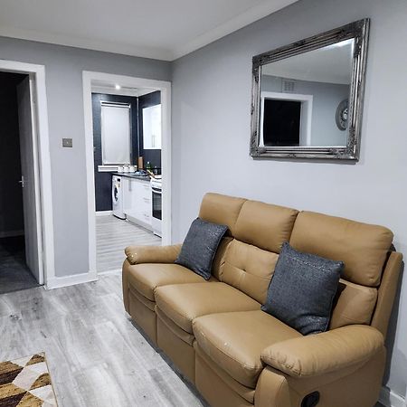 Fm Homes & Apartments 3 Bedroom マザーウェル エクステリア 写真